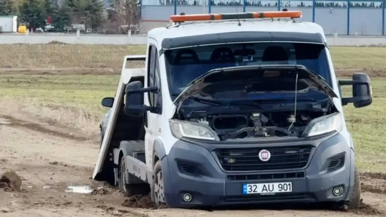 Isparta’da Trajikomik Kurtarma Operasyonu: 3 Çekici Aynı Akıbeti Yaşadı! 2